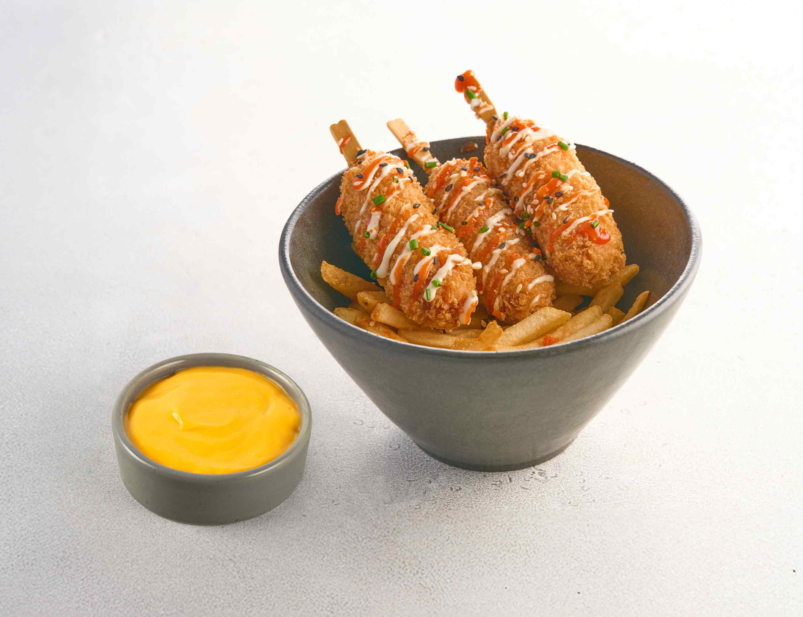 Корн-доги с сырным соусом