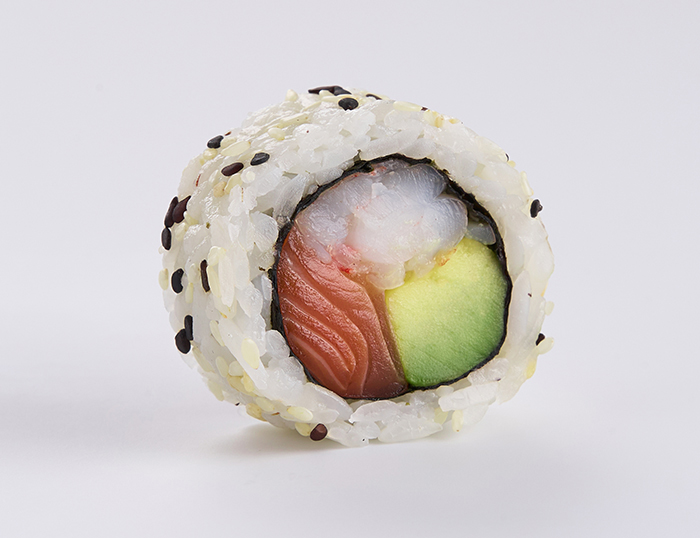 Ролл с лососем, креветкой и авокадо (8 шт)