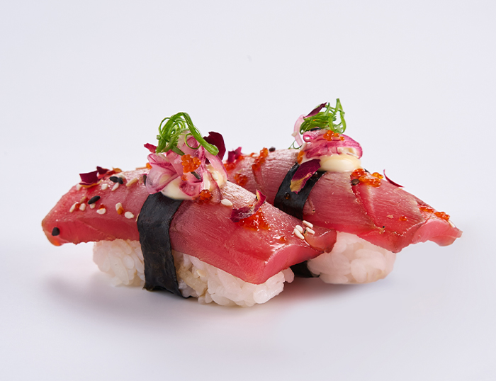 Суши с опаленным тунцом (2 шт)