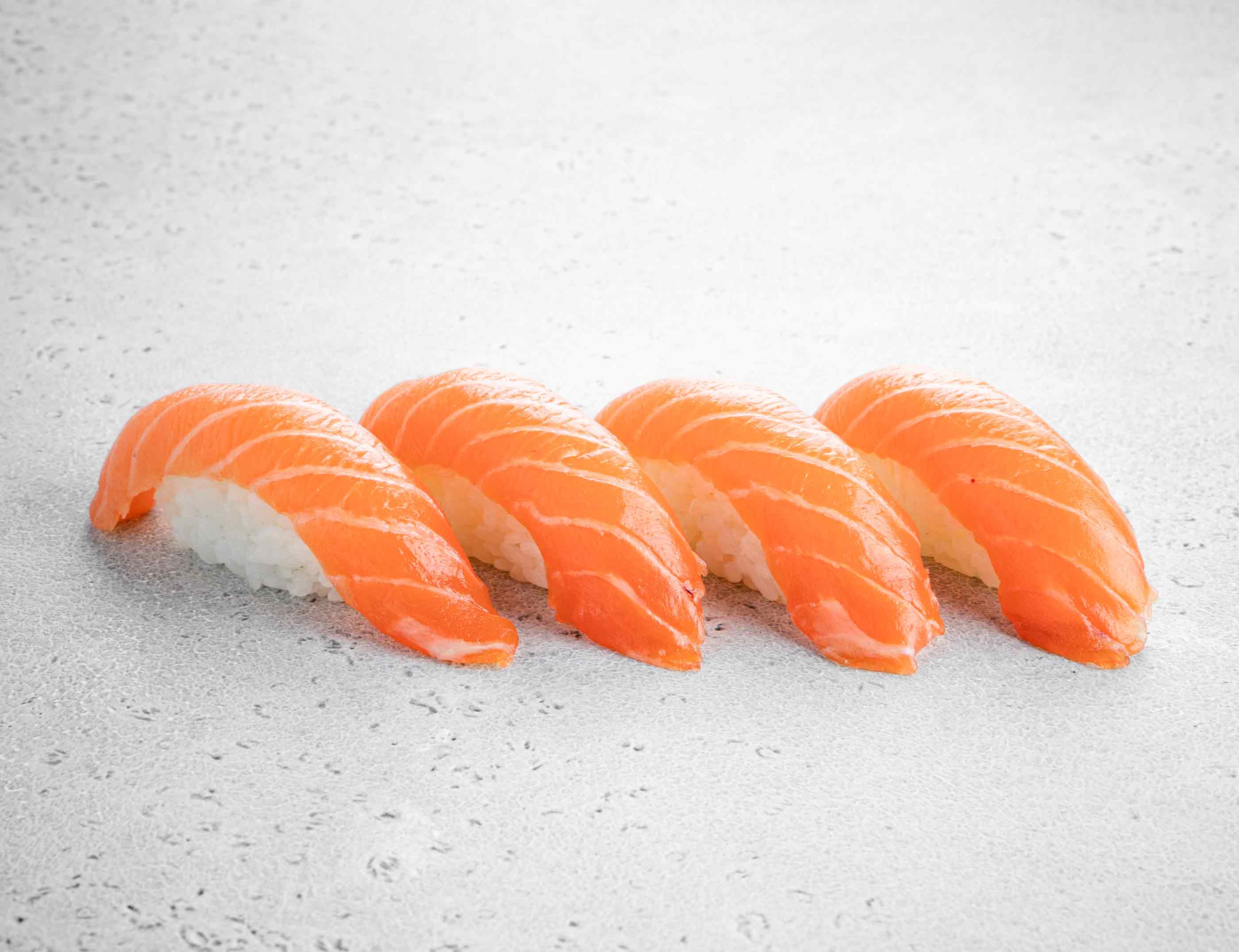 суши острые с лососем 4 шт Суши с лососем (4 шт)