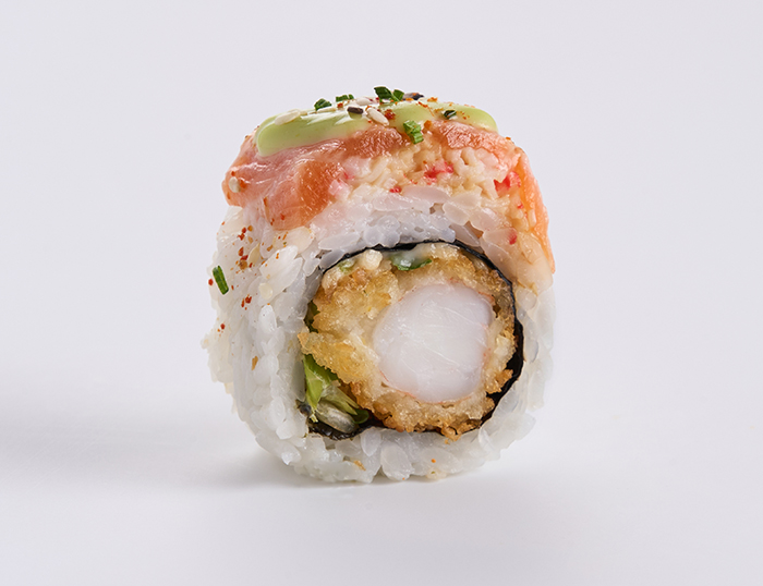 Ролл с опаленным лососем и креветкой темпура (8 шт)