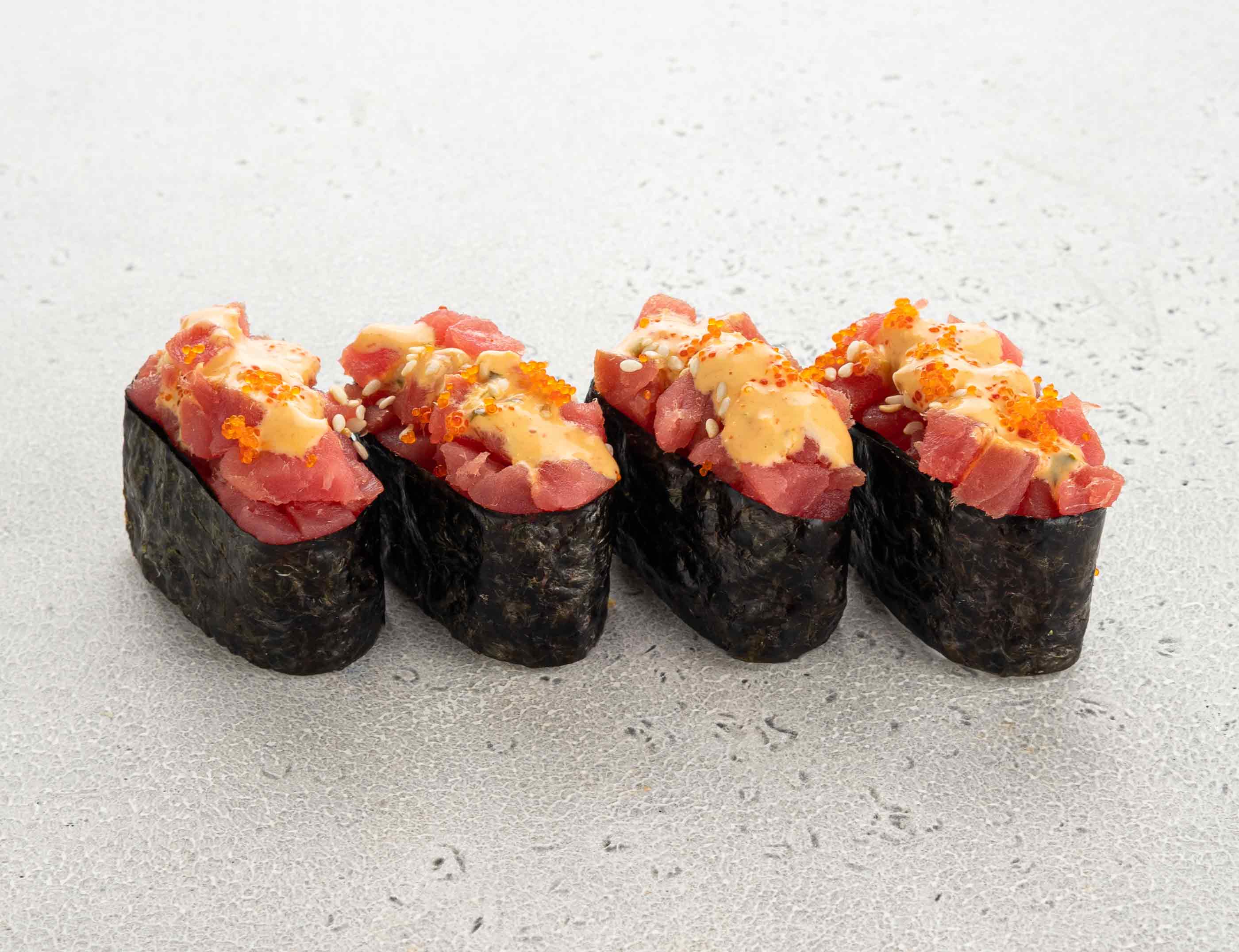 Острые суши с тунцом (4 шт) суши острые с креветкой 4 шт