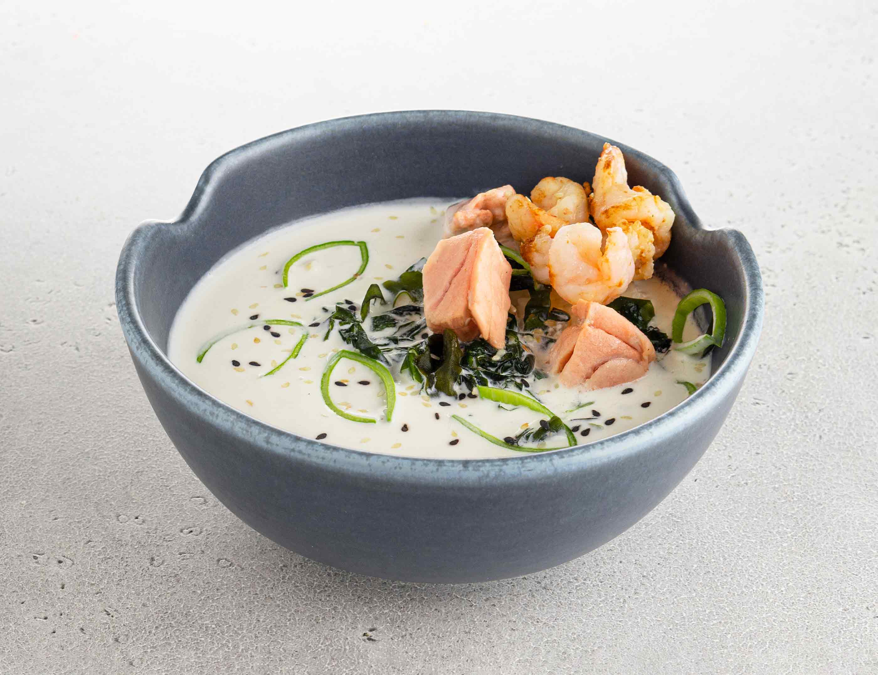 Сливочный суп с лососем и креветками суперфуд вакаме водоросли из японии act organic 100 г
