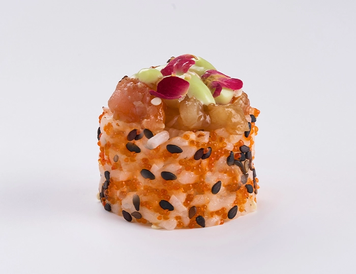 Ролл с опаленным лососем и гребешком (8 шт)