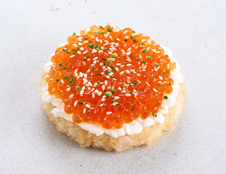 Бутерброд с жареным рисом и икрой