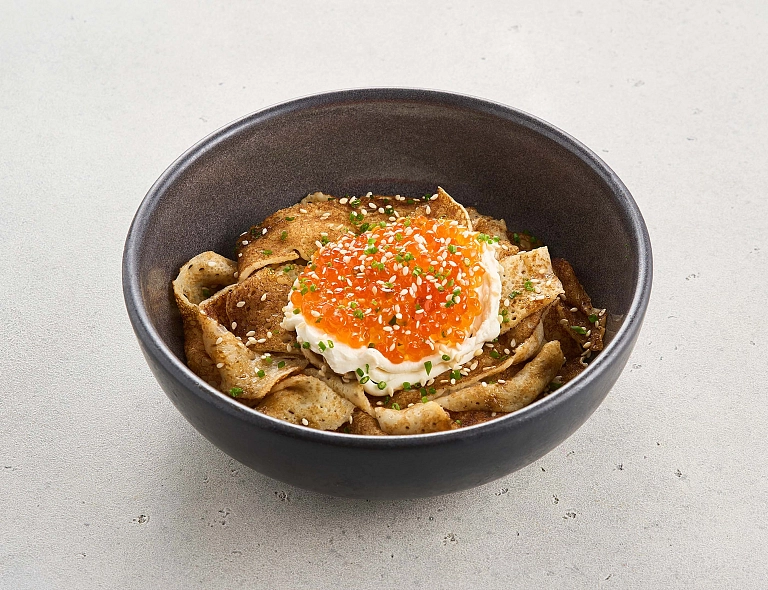 Блины по-азиатски с икрой и сливочным муссом