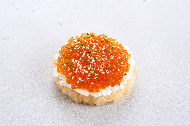 Бутерброд с жареным рисом и икрой