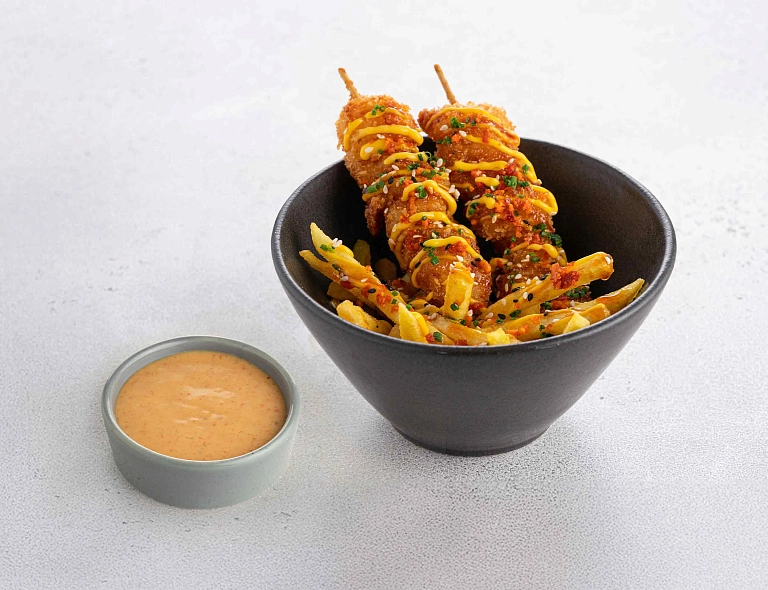 Важные шримп-доги с соусом шичими